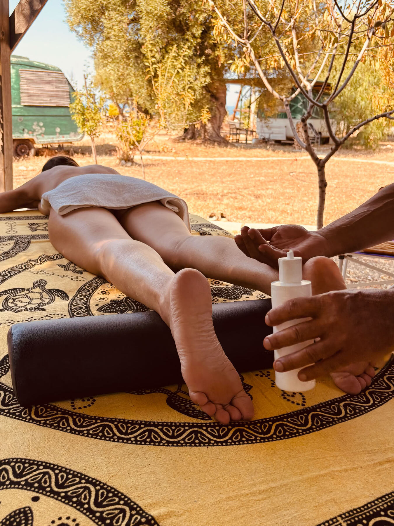 Full body treatment outdoors at Bibiland
